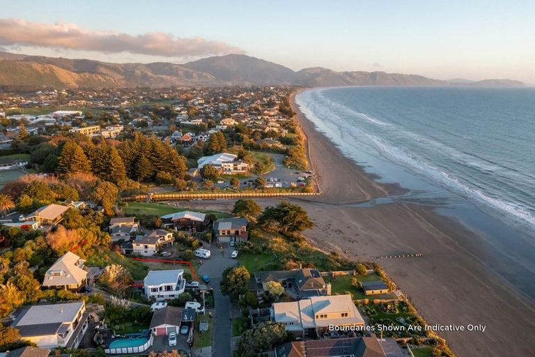 Photo of property in 19 Groves Road, Raumati Beach, Paraparaumu, 5032