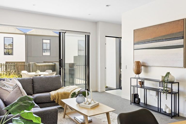 Photo of property in 19/6 Oswald Crescent, Paparangi, Wellington, 6037