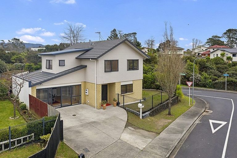 Photo of property in 19 Titch Place, Glen Eden, Auckland, 0602