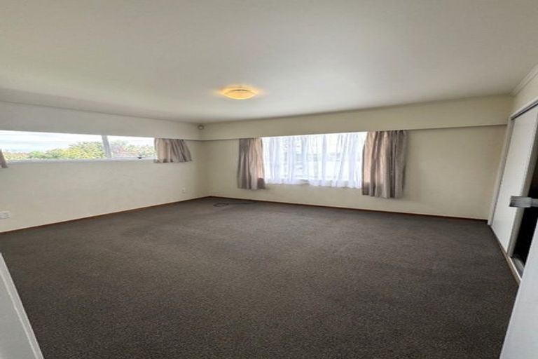 Photo of property in 59 Lincoln Park Avenue, Massey, Auckland, 0614