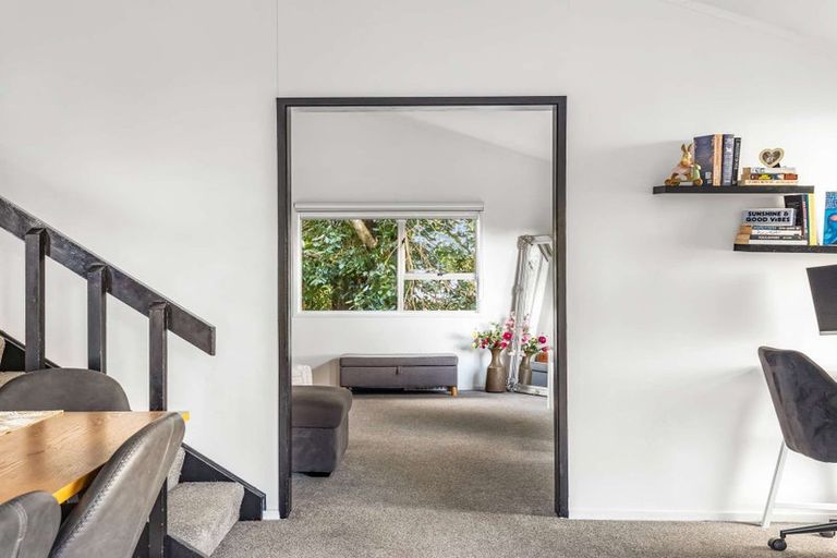 Photo of property in 11 Beaudine Avenue, Glenfield, Auckland, 0629