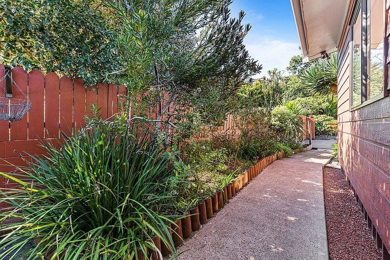 Photo of property in 1/76 Glamorgan Drive, Torbay, Auckland, 0630