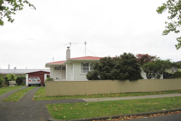 Photo of property in 14 Mcshane Street, Pukekohe, 2120