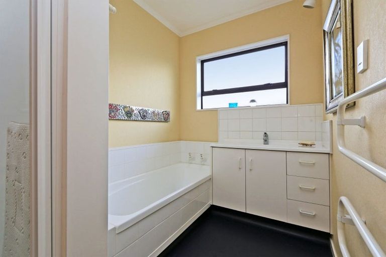 Photo of property in 11 Lennon Grove, Havelock North, 4130