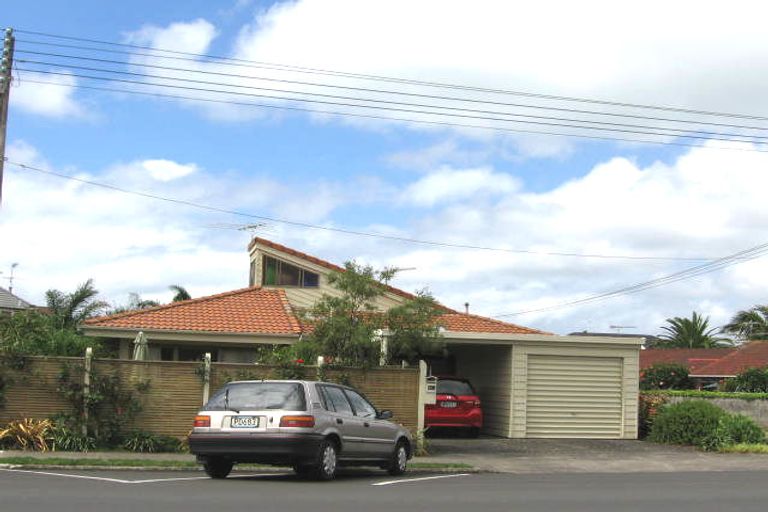 Photo of property in 1/25 Craig Road, Milford, Auckland, 0620