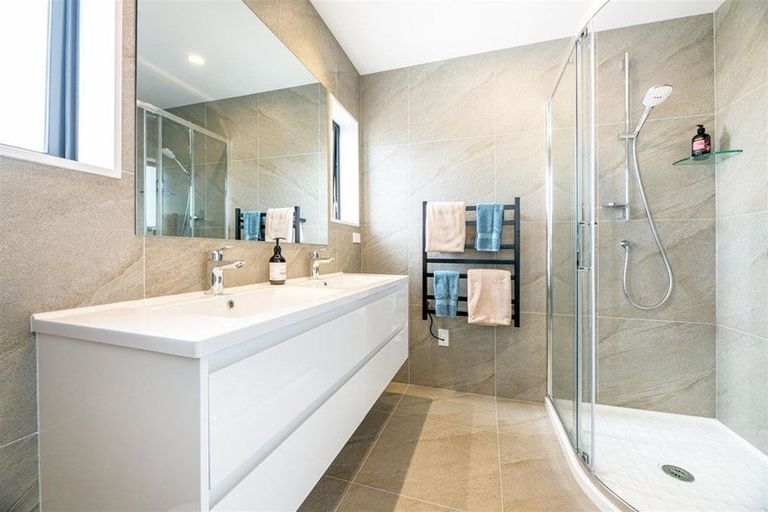 Photo of property in 14 Moki Place, Long Bay, Auckland, 0630