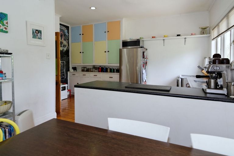 Photo of property in 19 Konini Road, Titirangi, Auckland, 0604