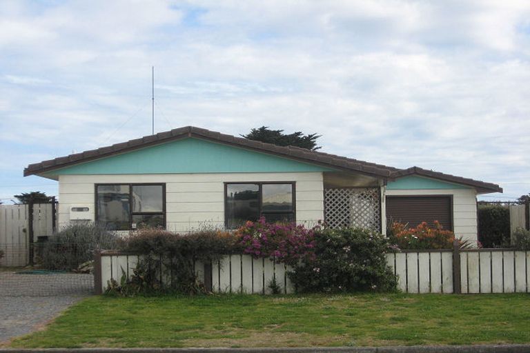 Photo of property in 65 Kahukura Avenue, Waitarere Beach, Levin, 5510