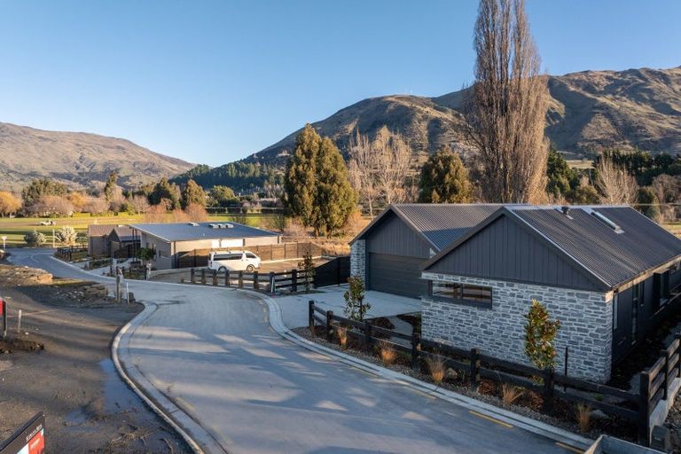 Photo of property in 7 Kamana Rise, Wanaka, 9382