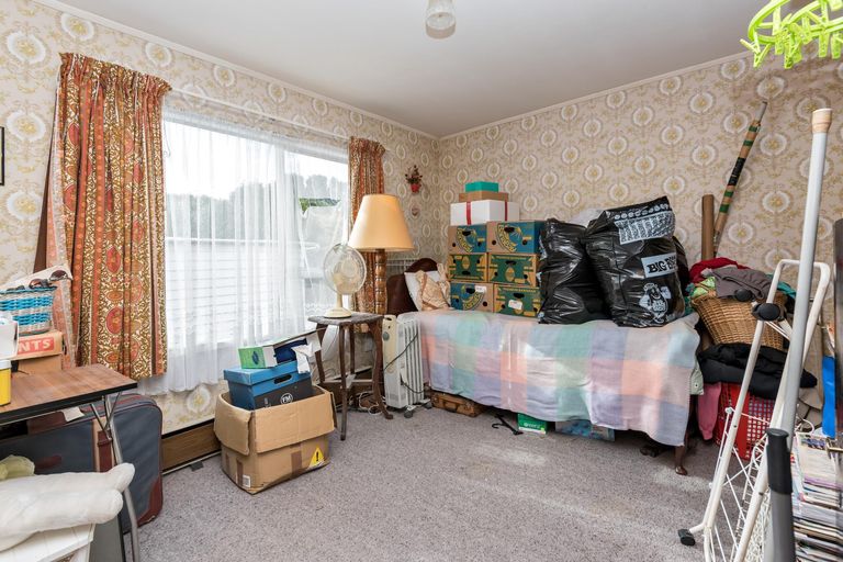 Photo of property in 16 Cairngorm Place, Highland Park, Auckland, 2010