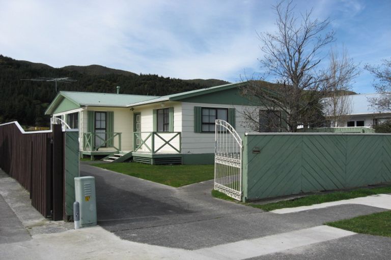 Photo of property in 190 Wise Street, Wainuiomata, Lower Hutt, 5014