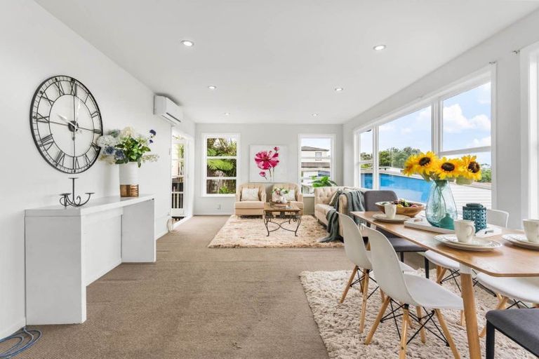 Photo of property in 559 Glenfield Road, Glenfield, Auckland, 0629