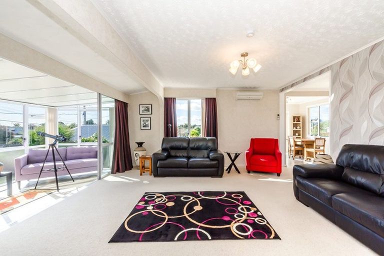 Photo of property in 22 Gray Avenue, Paraparaumu Beach, Paraparaumu, 5032
