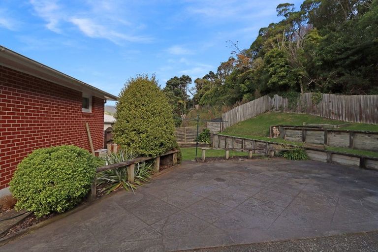 Photo of property in 33 Victory Crescent, Tawa, Wellington, 5028