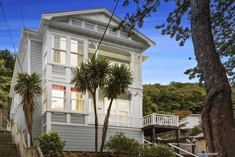 Photo of property in 60 Glenmore Street, Northland, Wellington, 6012