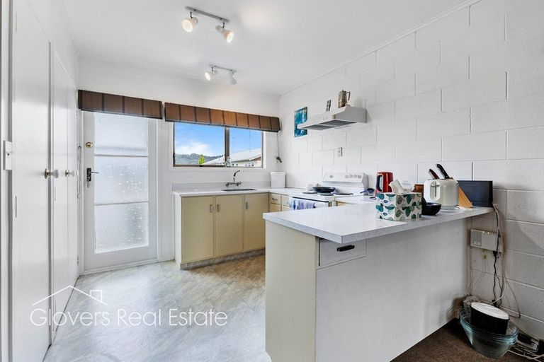 Photo of property in 2/23a Nandana Drive, Glen Eden, Auckland, 0602