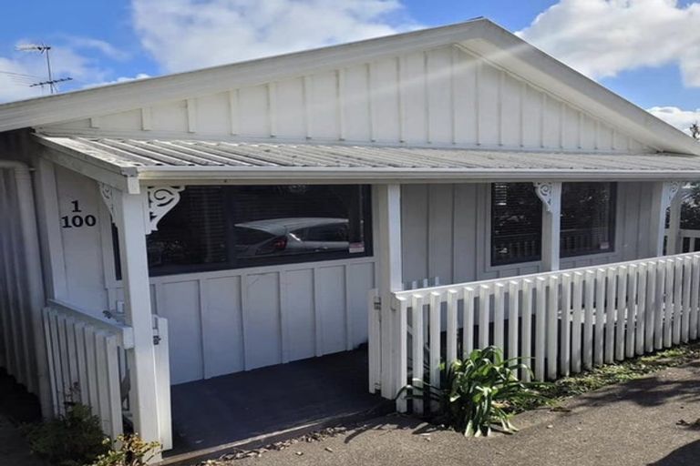Photo of property in 1/100 Birkdale Road, Birkdale, Auckland, 0626