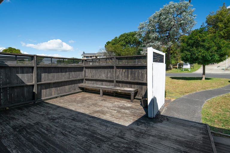 Photo of property in 18 Hatherlow Street, Glenfield, Auckland, 0629