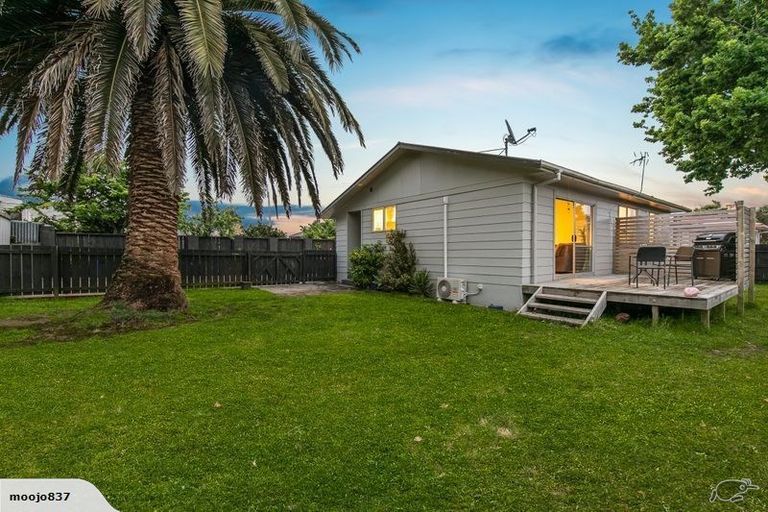 Photo of property in 2/13 Hamurana Place, Te Atatu Peninsula, Auckland, 0610