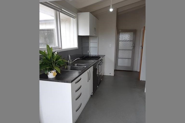 Photo of property in 28 Ussher Place, Pakuranga Heights, Auckland, 2010