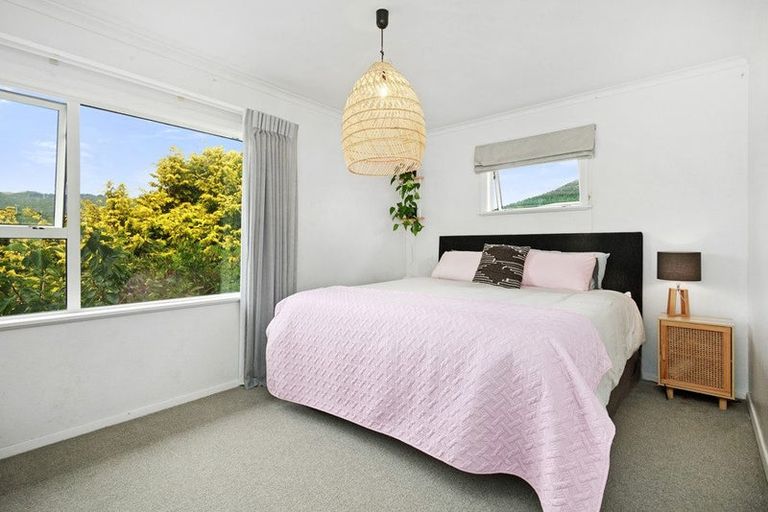 Photo of property in 68 Redwood Avenue, Tawa, Wellington, 5028