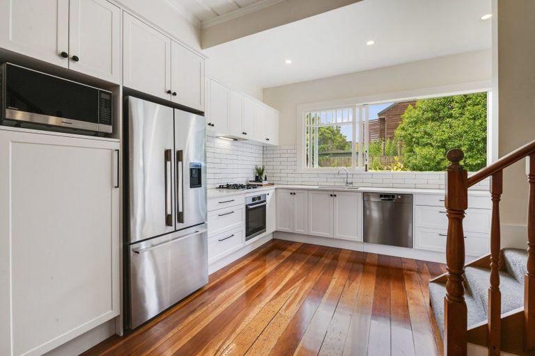 Photo of property in 1/6 Valley Road, Northcote, Auckland, 0626