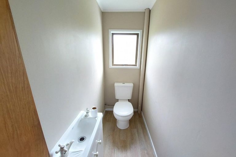 Photo of property in 8 Lowtherhurst Road, Massey, Auckland, 0614