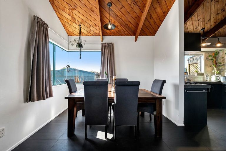 Photo of property in 28b Poplar Grove, Whalers Gate, New Plymouth, 4310