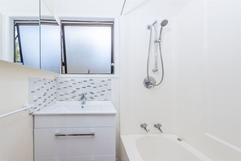 Photo of property in 23 Luckens Road, West Harbour, Auckland, 0618