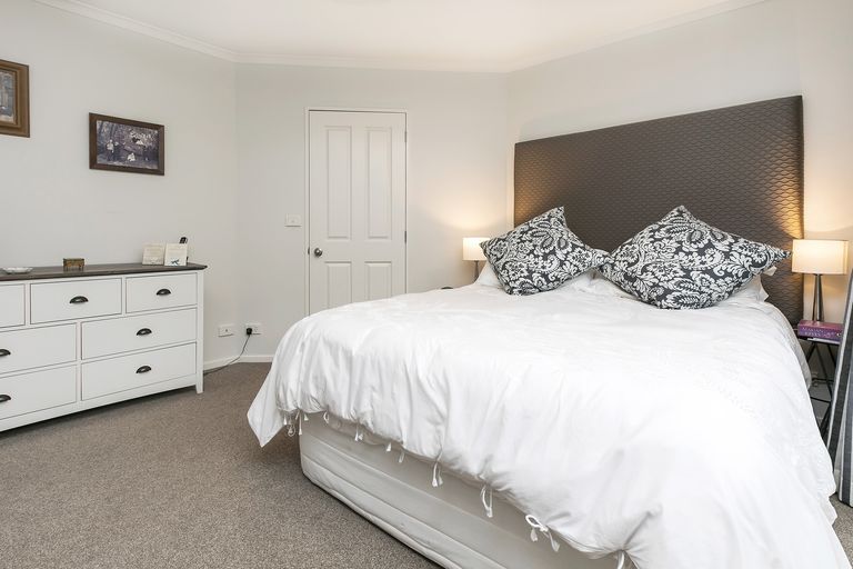 Photo of property in 11 San Pedro Place, Henderson, Auckland, 0612