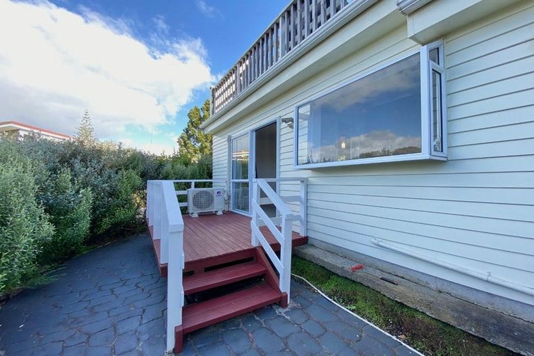Photo of property in 48 Valley View Road, Glenfield, Auckland, 0629