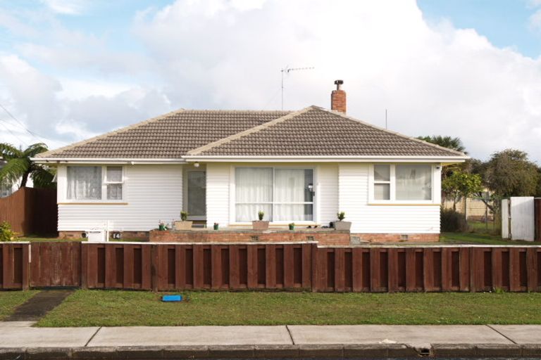 Photo of property in 14 Hallberry Road, Mangere East, Auckland, 2024