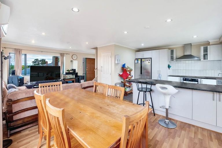 Photo of property in 52a Roberts Road, Te Atatu South, Auckland, 0610