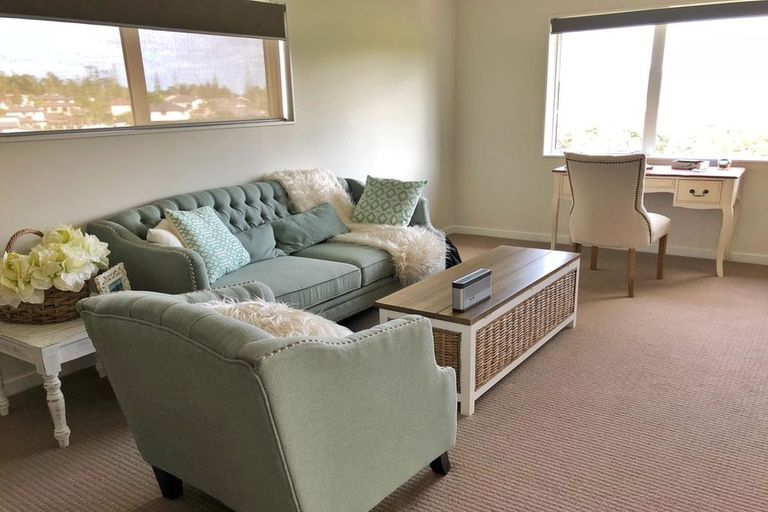 Photo of property in 113 Laurel Oak Drive, Schnapper Rock, Auckland, 0632