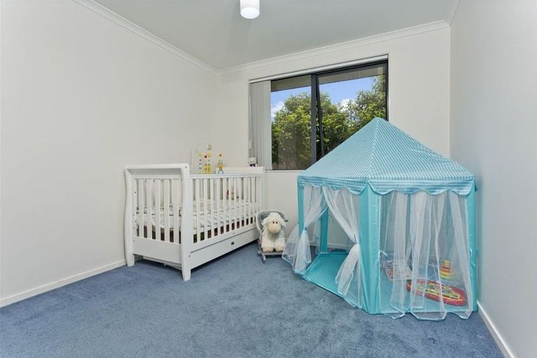 Photo of property in 16 Plumstead Rise, Glen Eden, Auckland, 0602