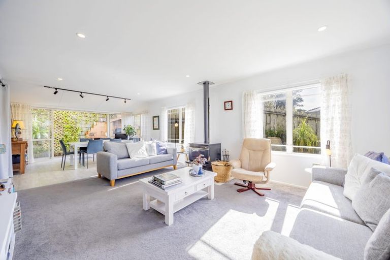 Photo of property in 39 Emlyn Place, Torbay, Auckland, 0630