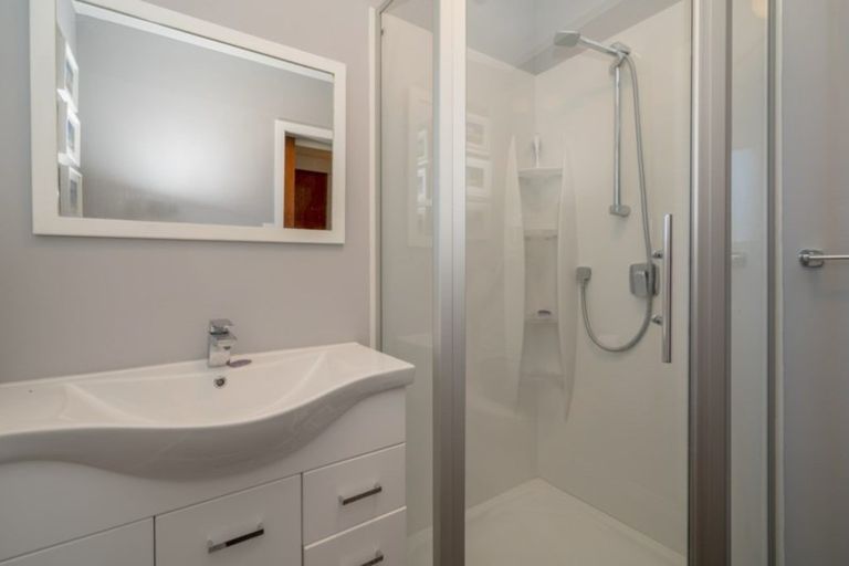 Photo of property in 16 Hannan Road, Whitianga, 3510