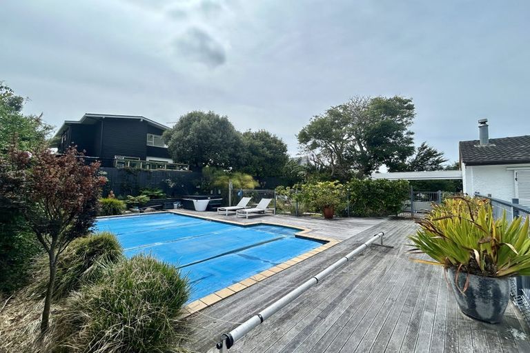 Photo of property in 10 Asbury Crescent, Campbells Bay, Auckland, 0630