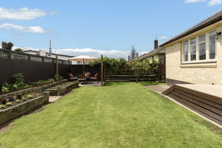 Photo of property in 2/935 Cameron Road, Gate Pa, Tauranga, 3112