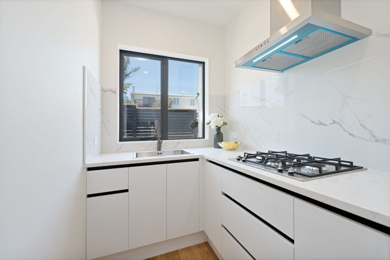 Photo of property in 21a Barron Drive, Green Bay, Auckland, 0604