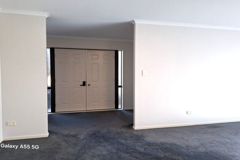 Photo of property in 469 Waitakere Road, Taupaki, Henderson, 0782