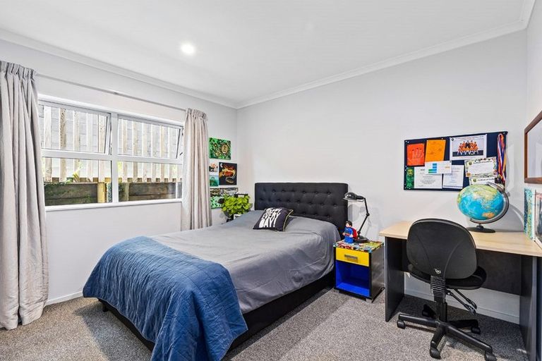 Photo of property in 1 Rapaki Place, Te Atatu Peninsula, Auckland, 0610