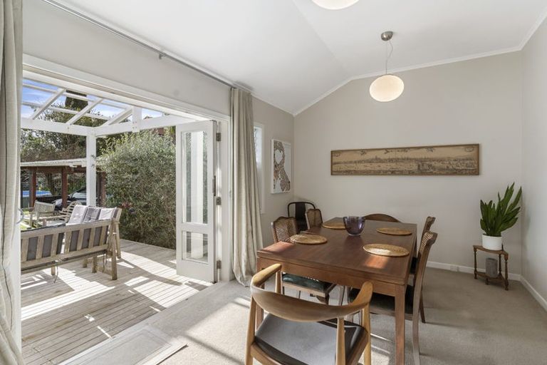 Photo of property in 16 Ocean View Road, Milford, Auckland, 0620