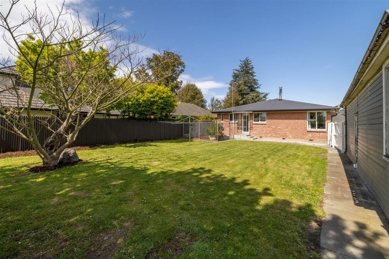 Photo of property in 16 Staveley Street, Avonhead, Christchurch, 8042
