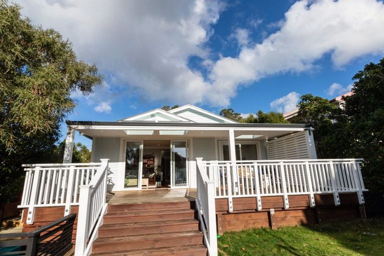 Photo of property in 16 Tisdall Street, Karori, Wellington, 6012