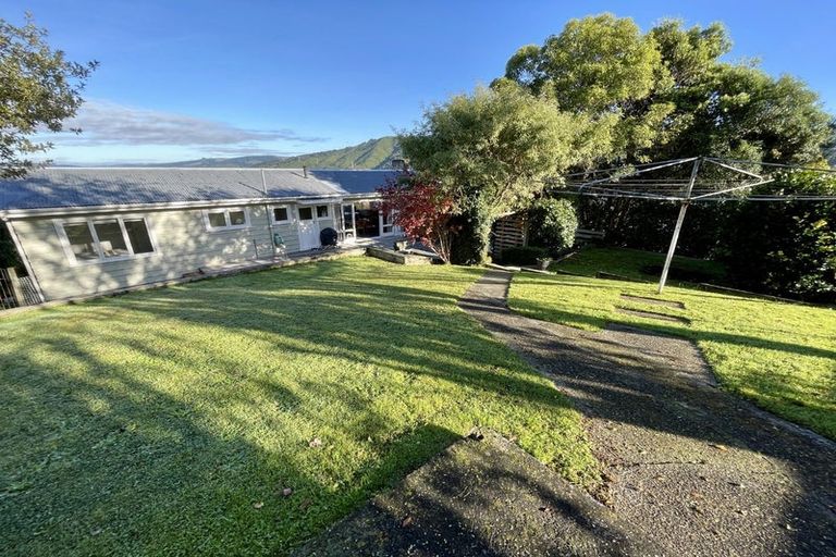 Photo of property in 19 Vista Crescent, Maoribank, Upper Hutt, 5018