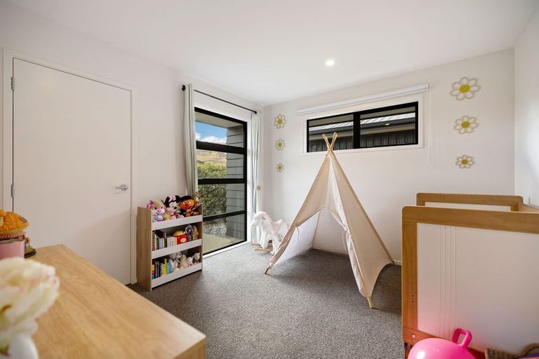 Photo of property in 41 Howden Drive, Jacks Point, 9371