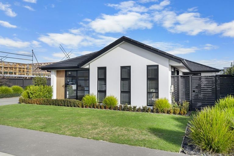 Photo of property in 25 Malaga Crescent, Harewood, Christchurch, 8051
