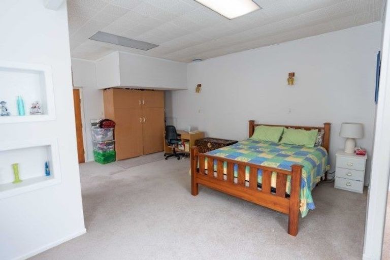 Photo of property in 2 Braemar Terrace, Johnsonville, Wellington, 6037