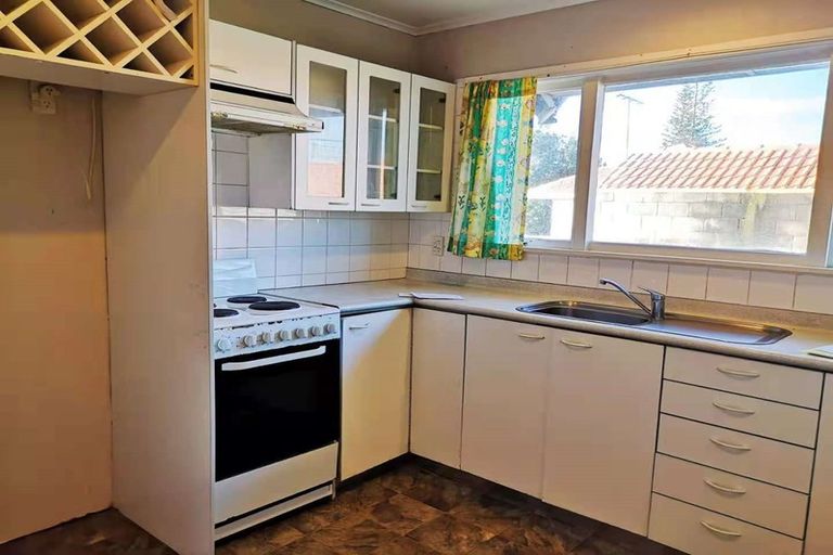Photo of property in 2/39 Dale Crescent, Pakuranga, Auckland, 2010